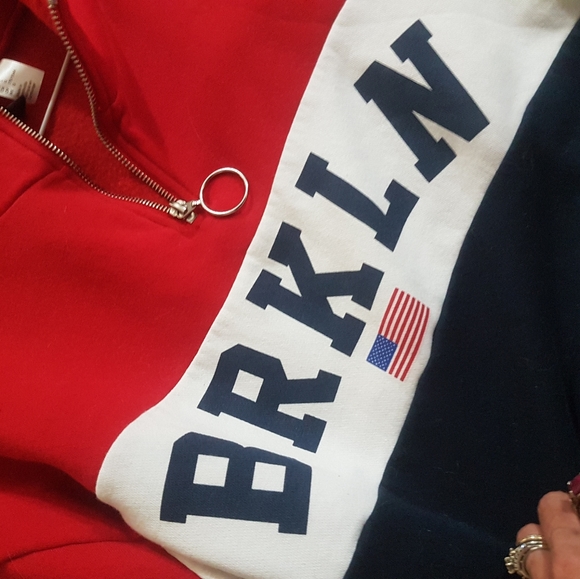 DIVIDED Cropped Sweater - Picture 2 of 15